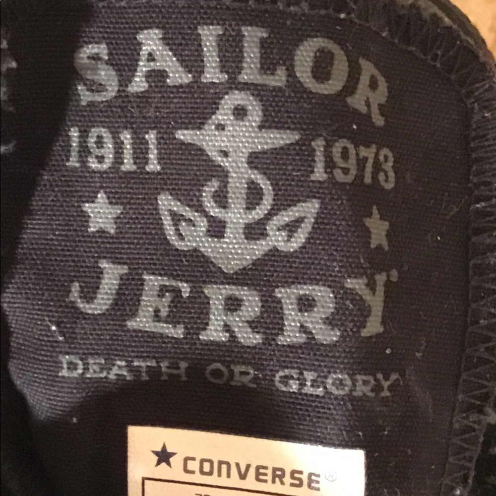CONVERSE SHOES SIZE 5 EXCELLENT CONDITION. - Picture 10 of 10